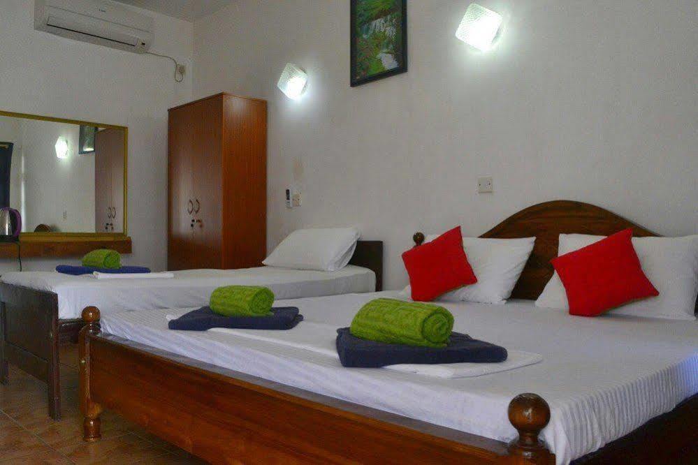 New Shangrela Beach Resort Ambalangoda  Buitenkant foto
