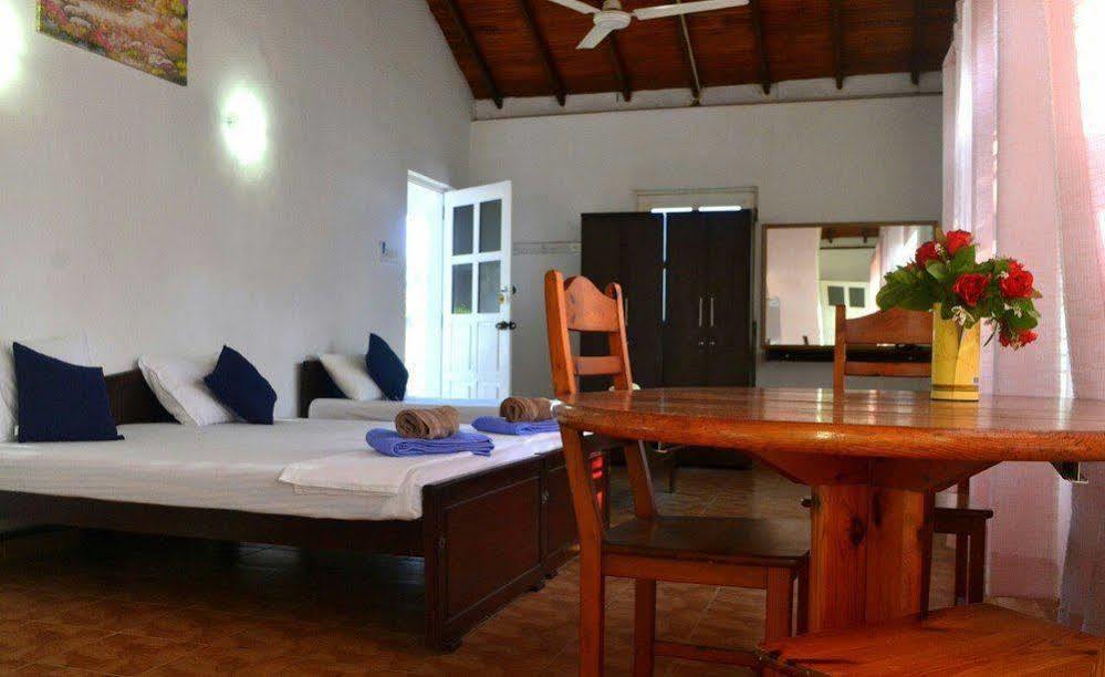 New Shangrela Beach Resort Ambalangoda  Buitenkant foto